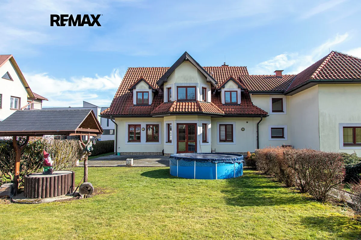 Prodej rodinného domu 302 m², pozemek 1176 m²